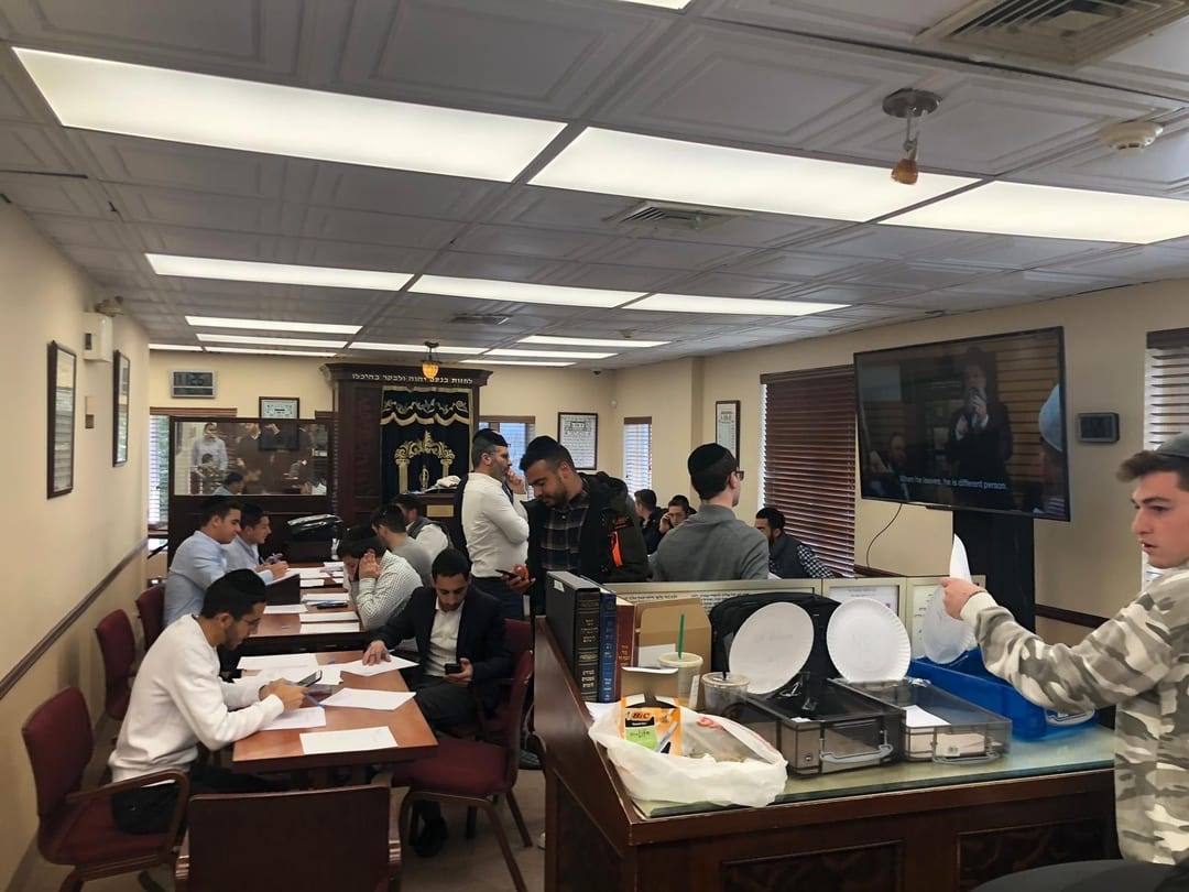 Yeshivat Lev Aharon students and rabbanim — yeshiva gallery photo