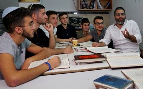Yeshivat Lev Aharon students and rabbanim — yeshiva gallery photo
