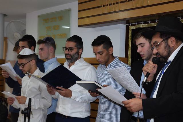 Yeshivat Lev Aharon students and rabbanim — yeshiva gallery photo