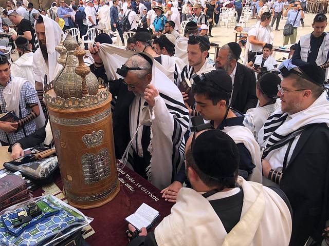 Yeshivat Lev Aharon students and rabbanim — yeshiva gallery photo